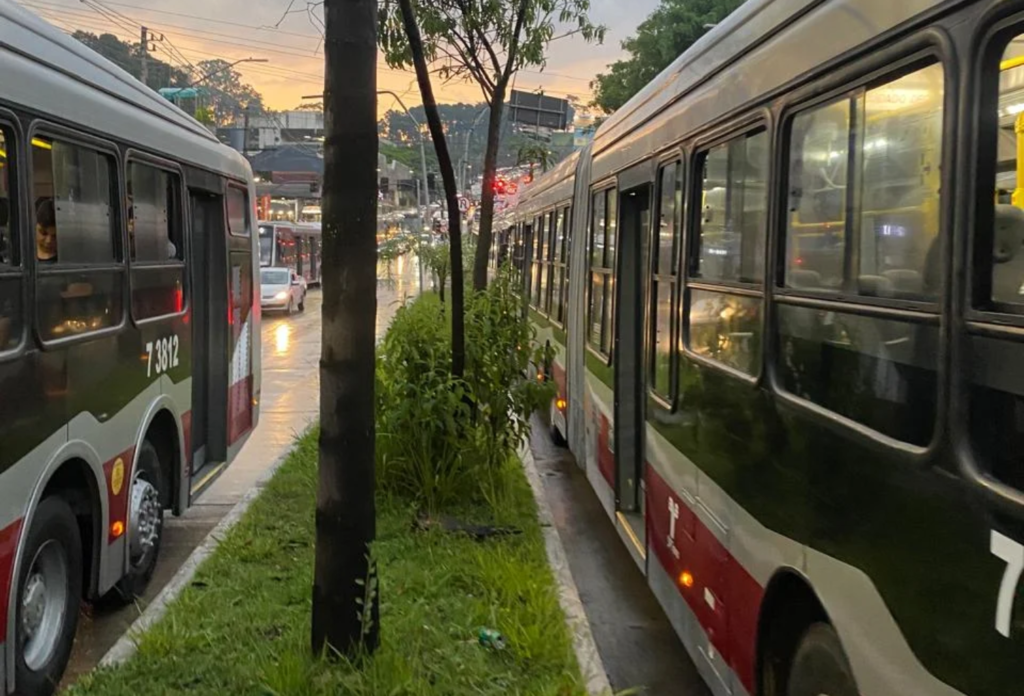 &Ocirc;nibus: a extens&atilde;o do nosso corpo. Seria eu um Transformer?